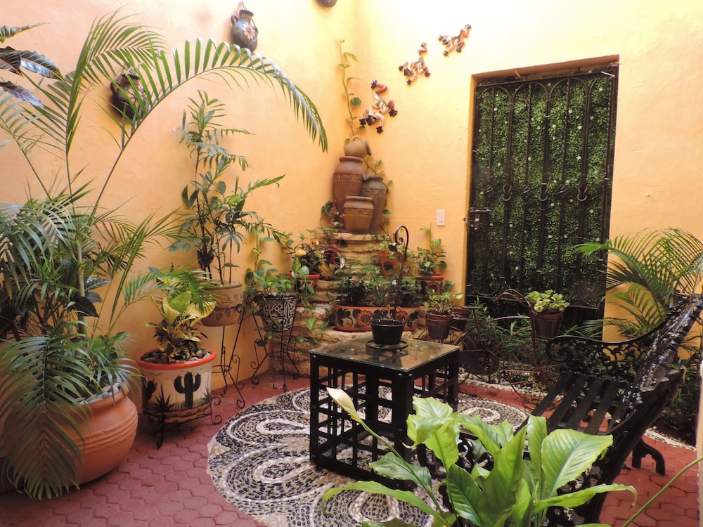Hotel Hacienda Del Caribe — Hotel building in Playa del Carmen, Quintana Roo