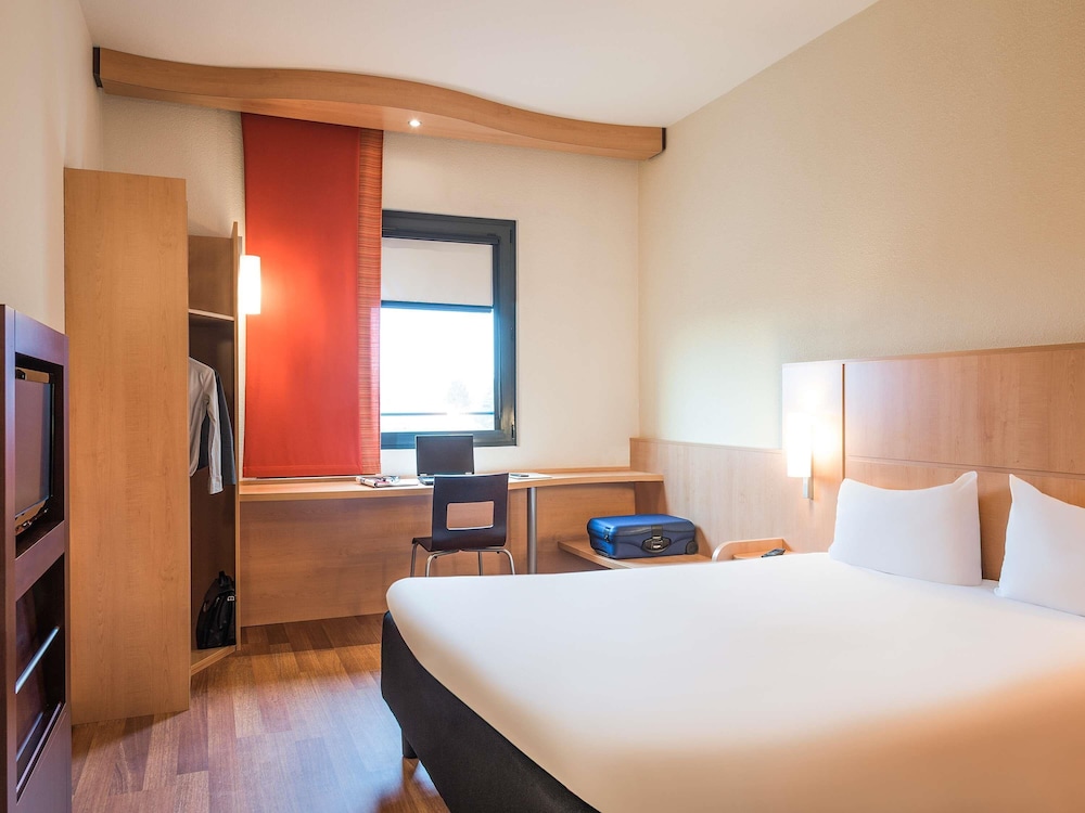 ibis Milano Malpensa Aeroporto — Hotel rooms in Cardano al Campo, Lombardy