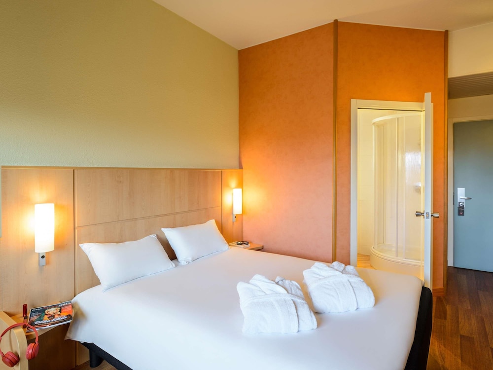 ibis Milano Malpensa Aeroporto — Hotel rooms in Cardano al Campo, Lombardy
