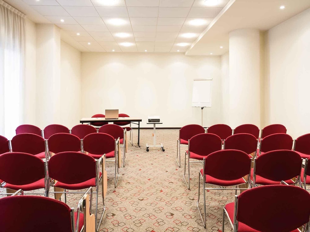 ibis Milano Malpensa Aeroporto — Hotel building in Cardano al Campo, Lombardy