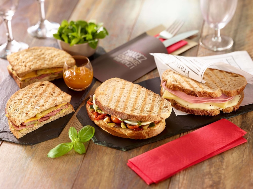 ibis Milano Malpensa Aeroporto — Restaurant & bars in Cardano al Campo, Lombardy