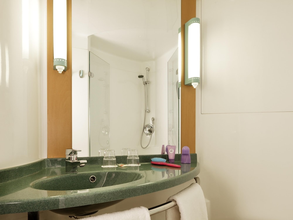 ibis Milano Malpensa Aeroporto — Hotel rooms in Cardano al Campo, Lombardy