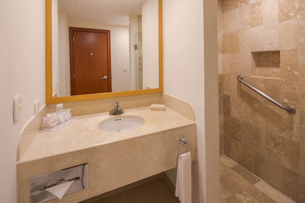 Courtyard by Marriott Playa del Carmen — Hotel rooms in Playa del Carmen, Quintana Roo