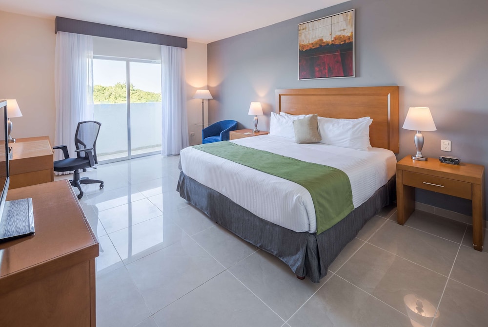 Courtyard by Marriott Playa del Carmen — Hotel rooms in Playa del Carmen, Quintana Roo
