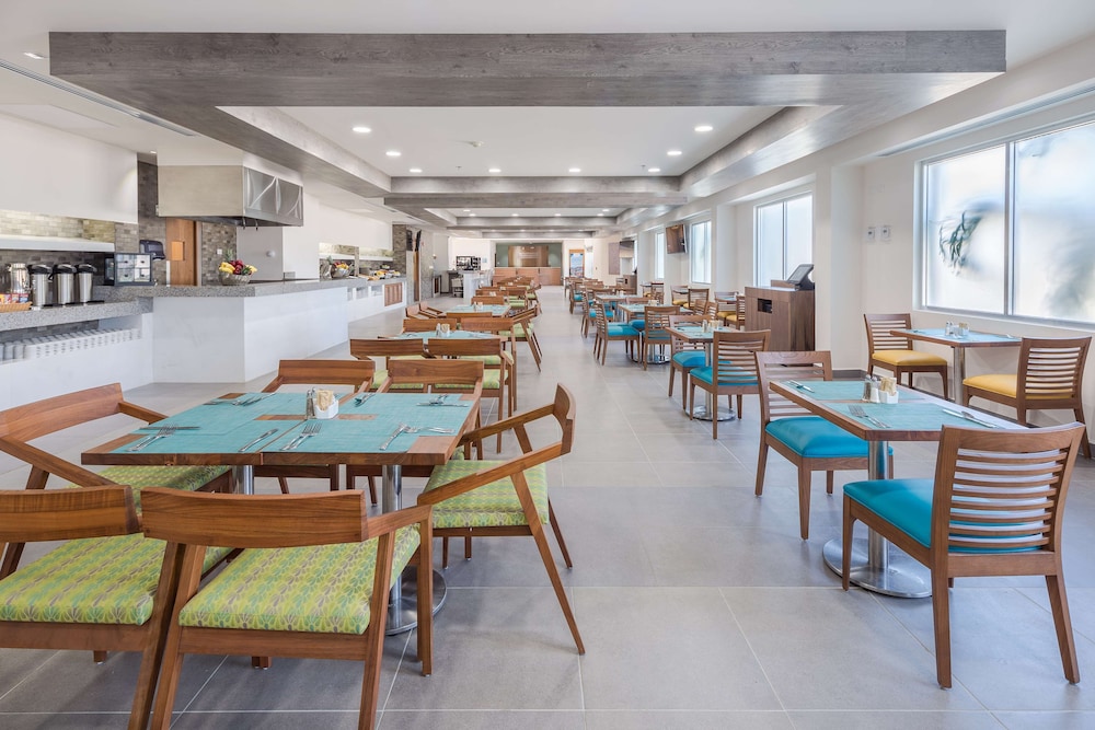 Courtyard by Marriott Playa del Carmen — Restaurant & bars in Playa del Carmen, Quintana Roo