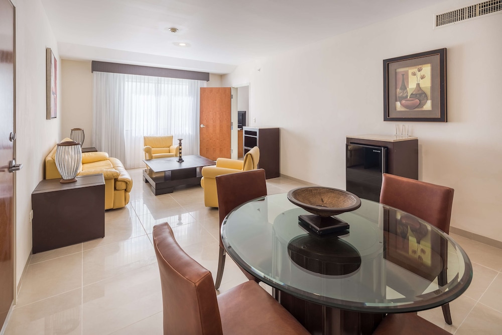 Courtyard by Marriott Playa del Carmen — Hotel rooms in Playa del Carmen, Quintana Roo