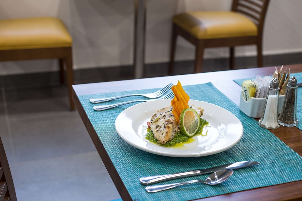 Courtyard by Marriott Playa del Carmen — Restaurant & bars in Playa del Carmen, Quintana Roo