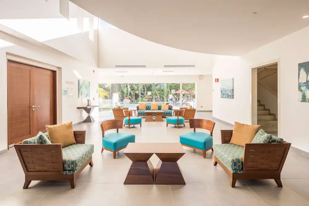 Courtyard by Marriott Playa del Carmen — Hotel building in Playa del Carmen, Quintana Roo
