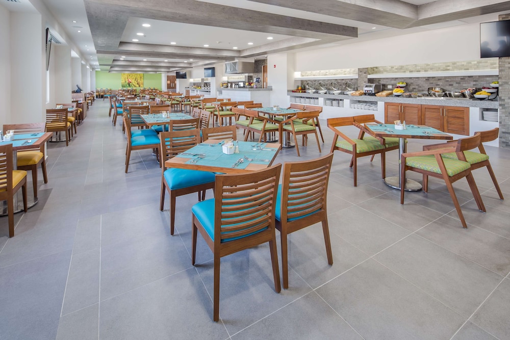 Courtyard by Marriott Playa del Carmen — Restaurant & bars in Playa del Carmen, Quintana Roo