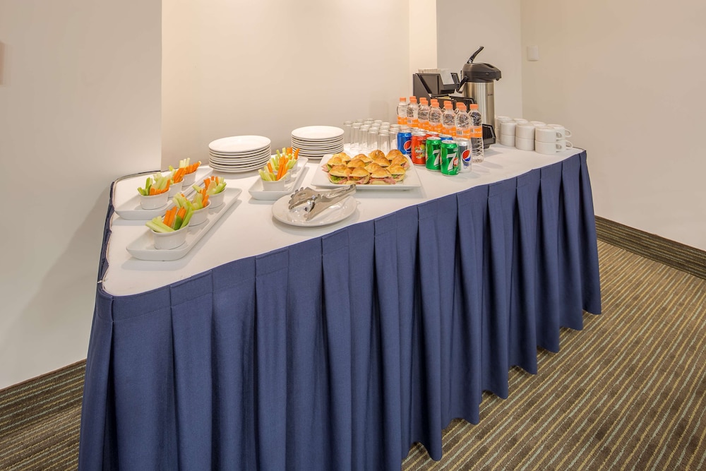 Courtyard by Marriott Playa del Carmen — Restaurant & bars in Playa del Carmen, Quintana Roo