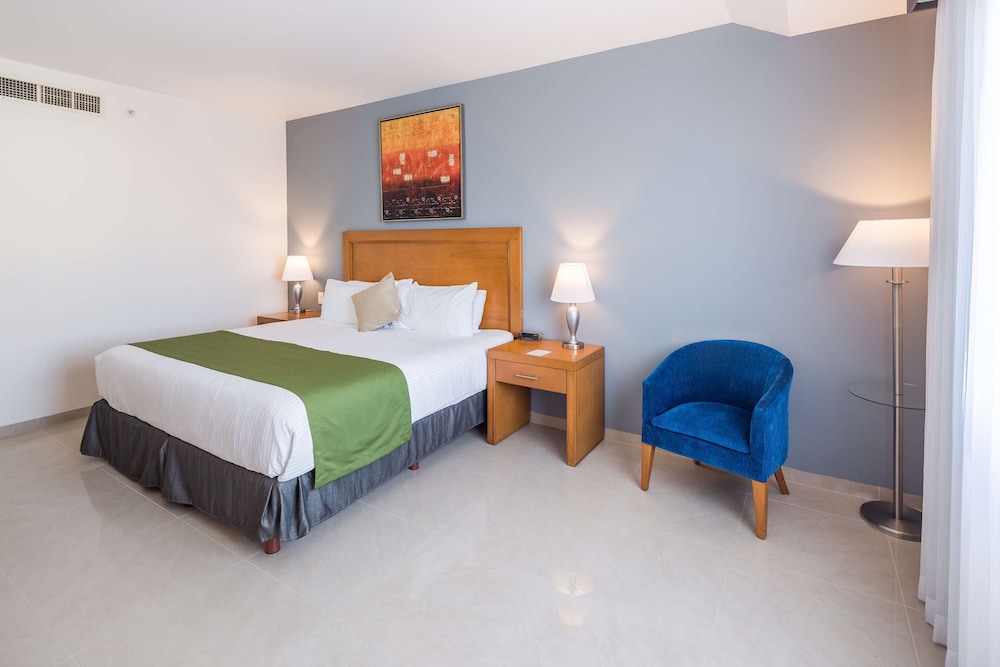 Courtyard by Marriott Playa del Carmen — Hotel rooms in Playa del Carmen, Quintana Roo