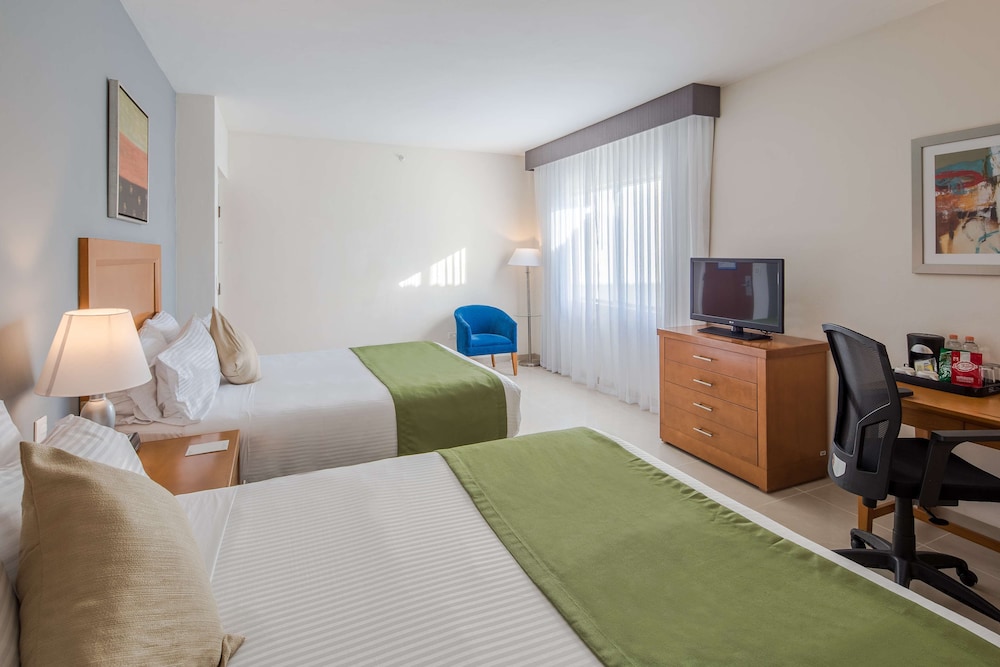 Courtyard by Marriott Playa del Carmen — Hotel rooms in Playa del Carmen, Quintana Roo
