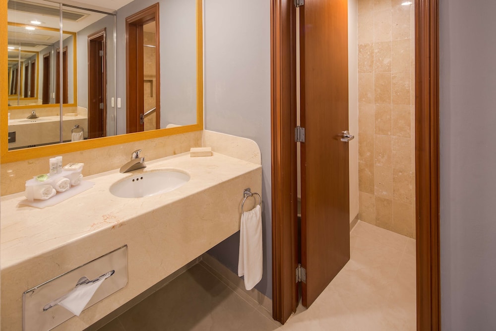 Courtyard by Marriott Playa del Carmen — Hotel rooms in Playa del Carmen, Quintana Roo