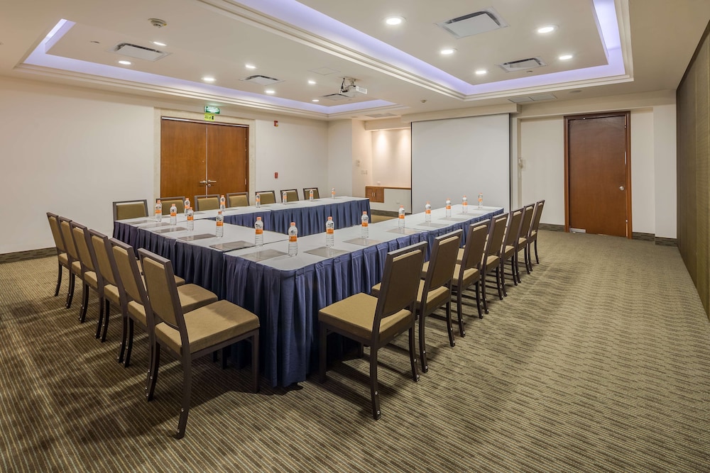 Courtyard by Marriott Playa del Carmen — Hotel building in Playa del Carmen, Quintana Roo