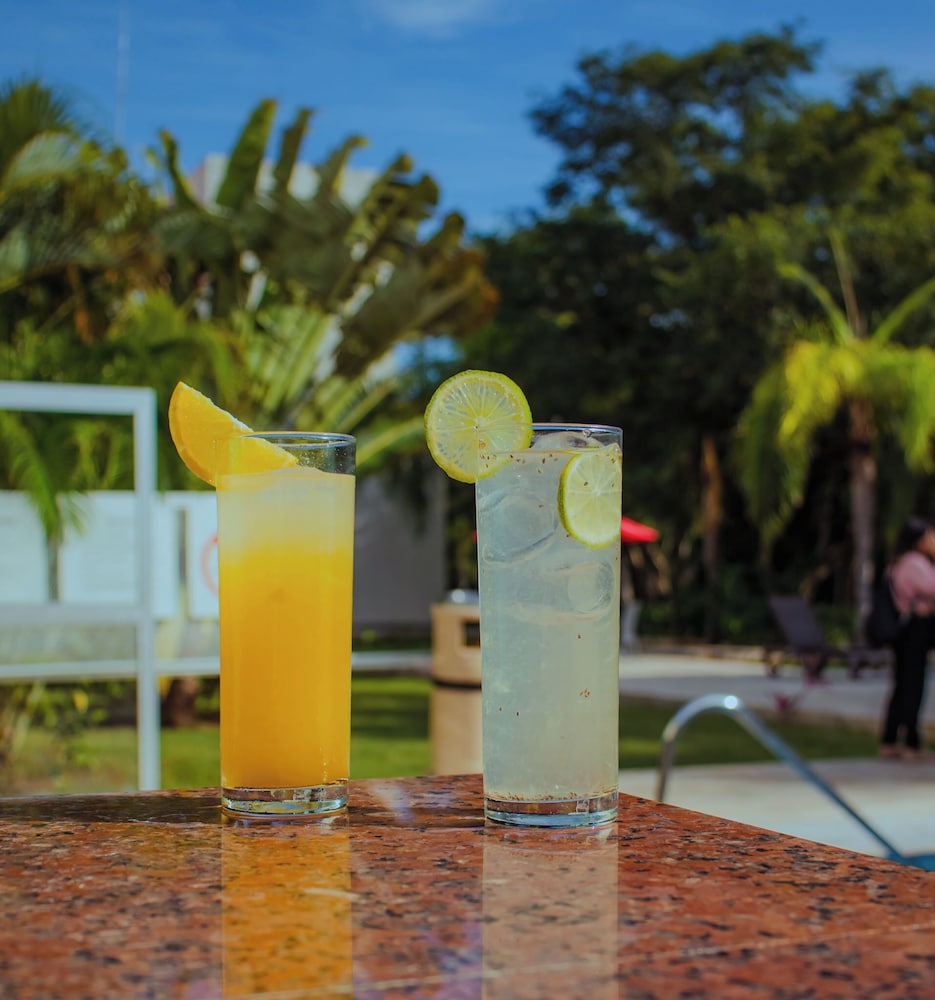 Courtyard by Marriott Playa del Carmen — Restaurant & bars in Playa del Carmen, Quintana Roo