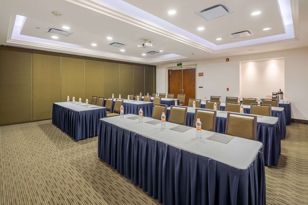Courtyard by Marriott Playa del Carmen — Hotel building in Playa del Carmen, Quintana Roo