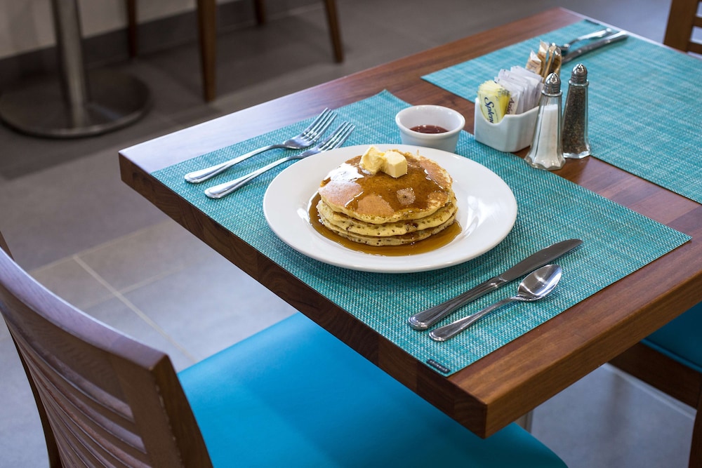 Courtyard by Marriott Playa del Carmen — Restaurant & bars in Playa del Carmen, Quintana Roo