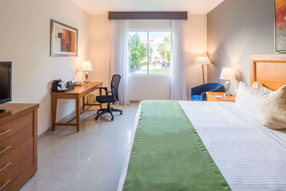 Courtyard by Marriott Playa del Carmen — Hotel rooms in Playa del Carmen, Quintana Roo