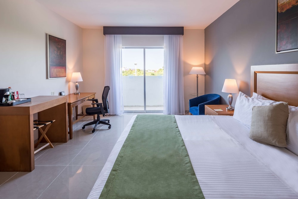 Courtyard by Marriott Playa del Carmen — Hotel rooms in Playa del Carmen, Quintana Roo
