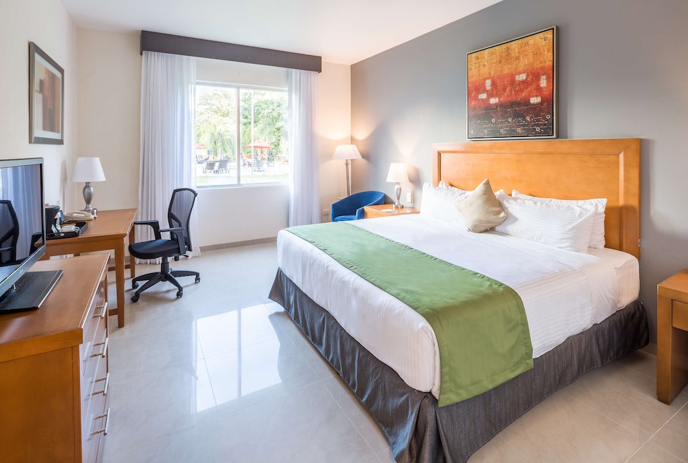 Courtyard by Marriott Playa del Carmen — Hotel rooms in Playa del Carmen, Quintana Roo