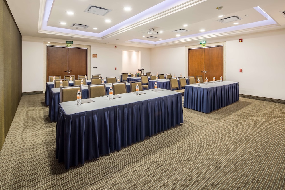 Courtyard by Marriott Playa del Carmen — Hotel building in Playa del Carmen, Quintana Roo