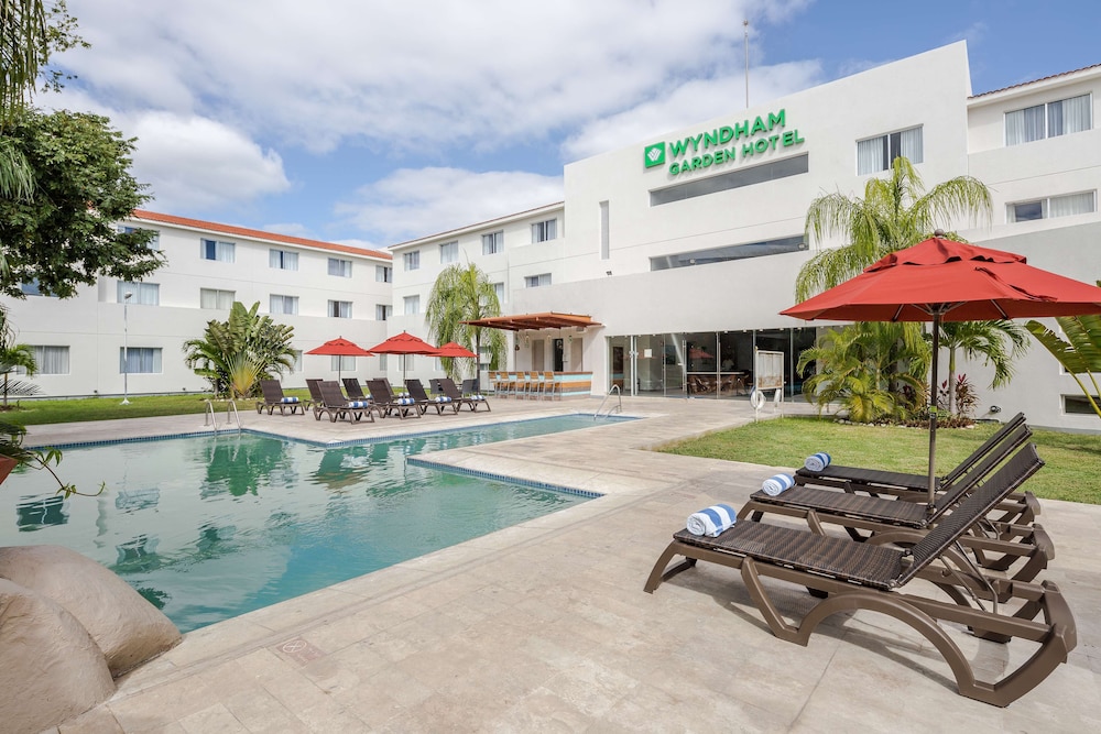 Courtyard by Marriott Playa del Carmen — Swimming pool in Playa del Carmen, Quintana Roo