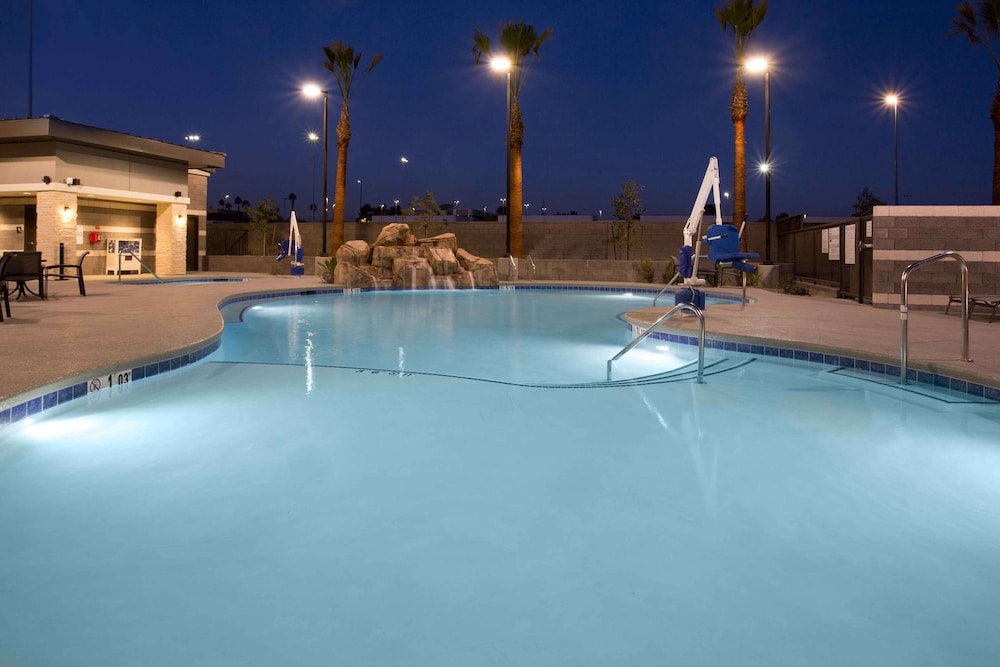 Homewood Suites by Hilton Las Vegas City Center — Swimming pool in Las Vegas, Nevada