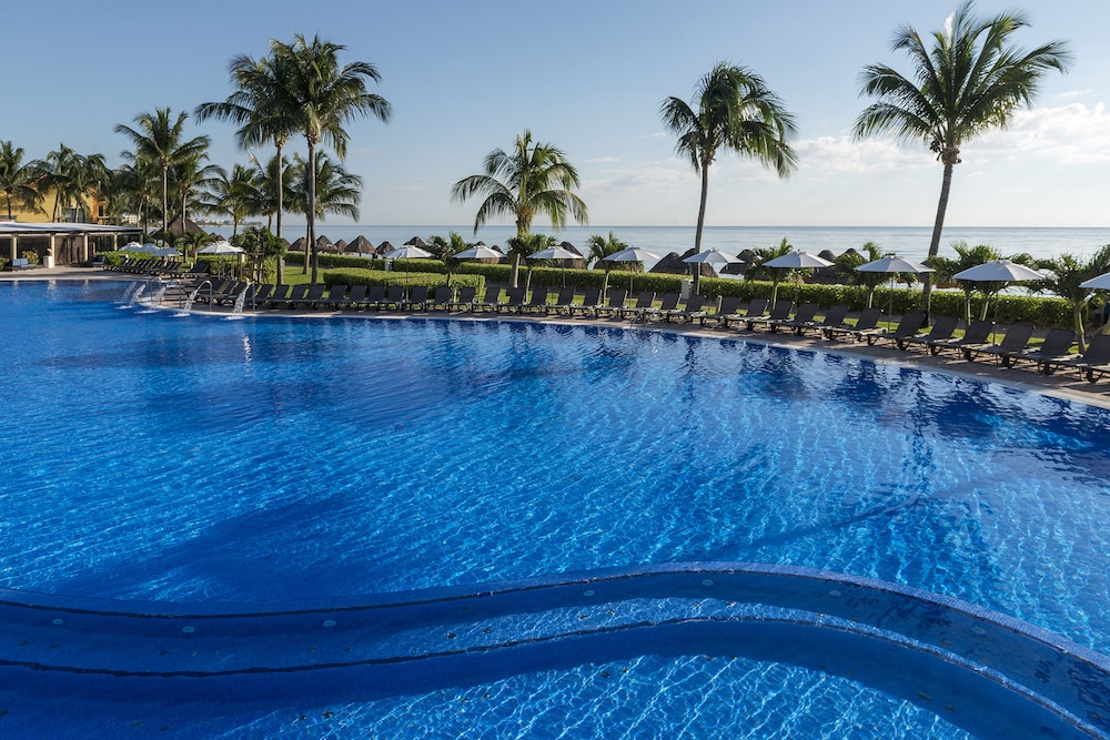 Ocean Coral Riviera Cancun All Inclusive — Swimming pool in Puerto Morelos, Quintana Roo