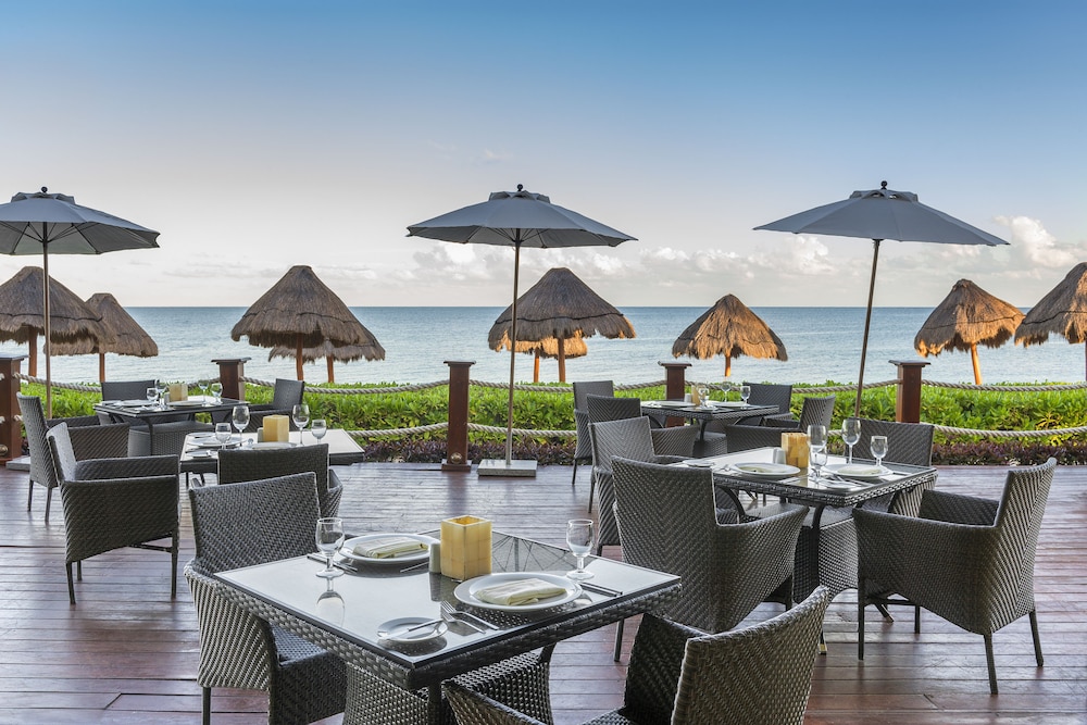Ocean Coral Riviera Cancun All Inclusive — Restaurant & bars in Puerto Morelos, Quintana Roo
