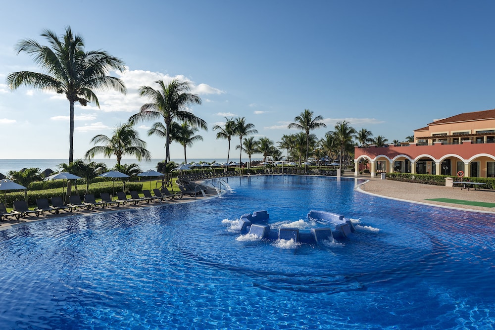 Ocean Coral Riviera Cancun All Inclusive — Swimming pool in Puerto Morelos, Quintana Roo