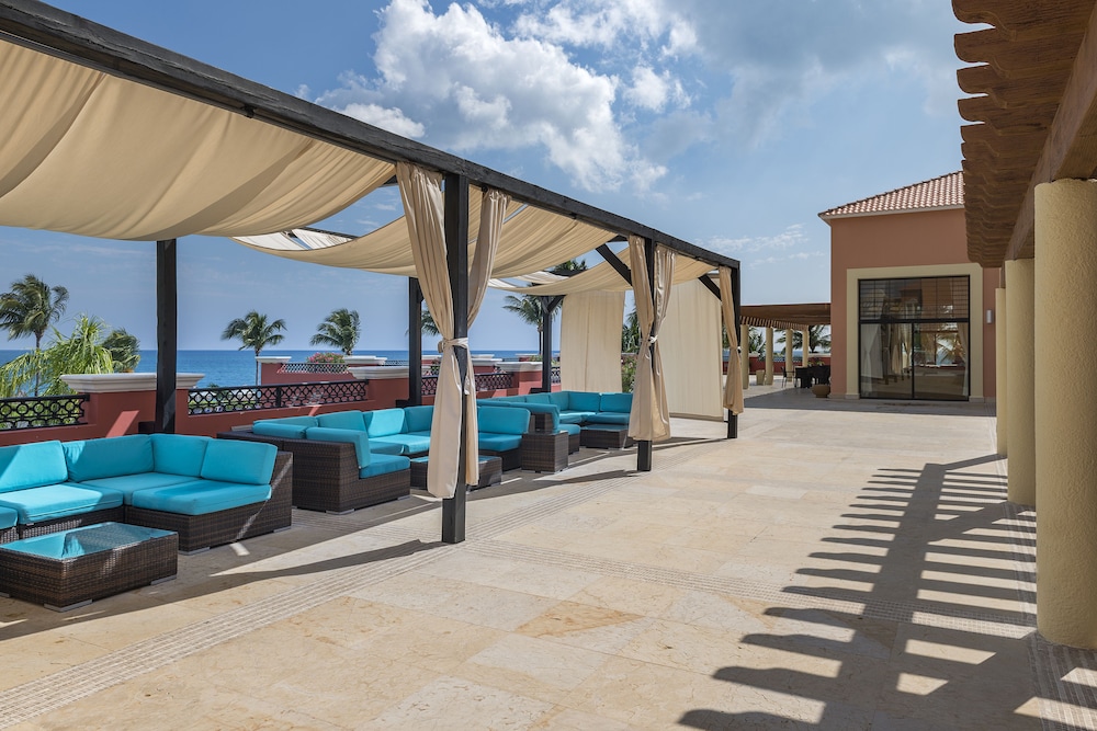 Ocean Coral Riviera Cancun All Inclusive — Restaurant & bars in Puerto Morelos, Quintana Roo