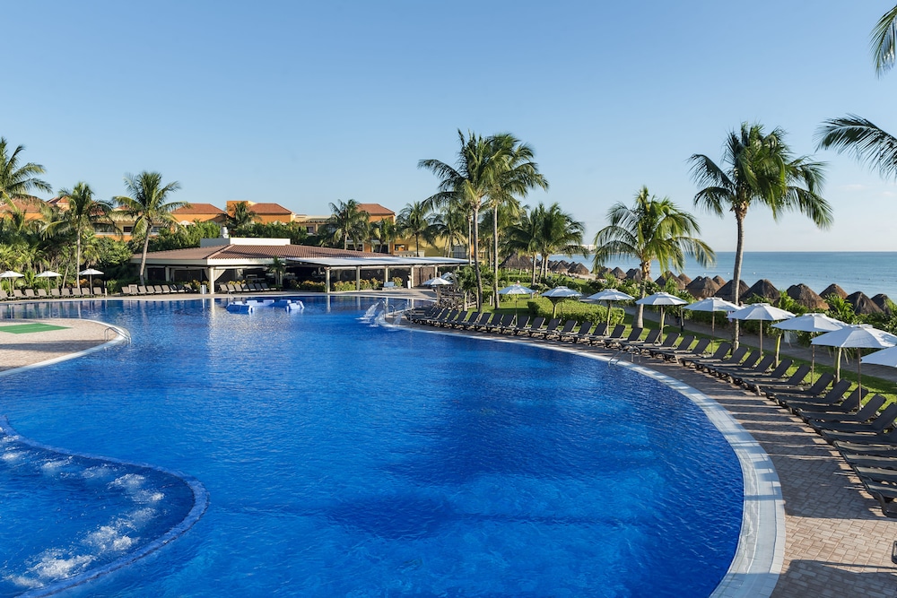 Ocean Coral Riviera Cancun All Inclusive — Swimming pool in Puerto Morelos, Quintana Roo