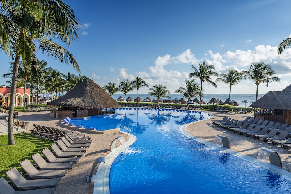 Ocean Coral Riviera Cancun All Inclusive — Swimming pool in Puerto Morelos, Quintana Roo