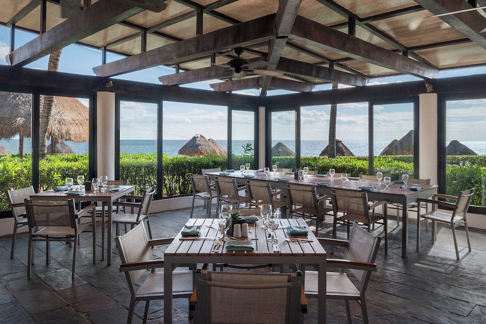 Ocean Coral Riviera Cancun All Inclusive — Restaurant & bars in Puerto Morelos, Quintana Roo