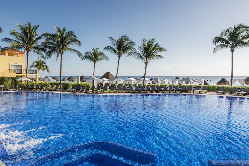 Ocean Coral Riviera Cancun All Inclusive — Swimming pool in Puerto Morelos, Quintana Roo