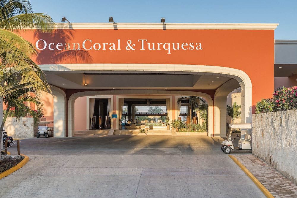 Ocean Coral Riviera Cancun All Inclusive — Hotel building in Puerto Morelos, Quintana Roo
