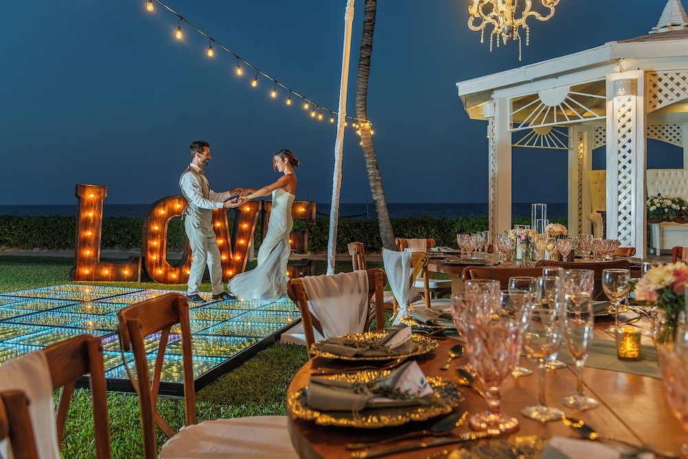 Ocean Coral Riviera Cancun All Inclusive — Restaurant & bars in Puerto Morelos, Quintana Roo