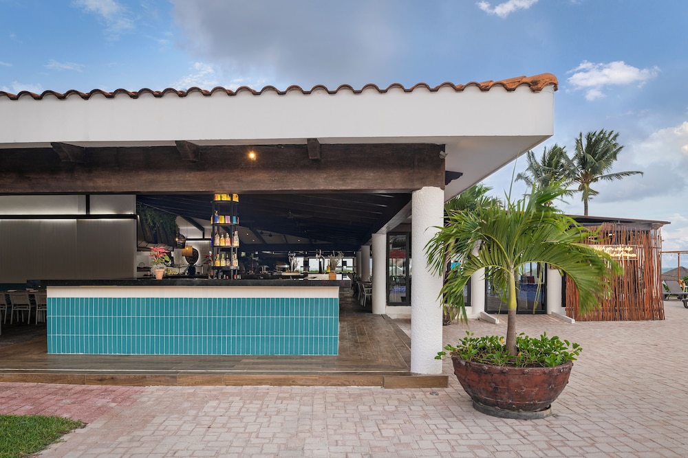 Ocean Coral Riviera Cancun All Inclusive — Restaurant & bars in Puerto Morelos, Quintana Roo