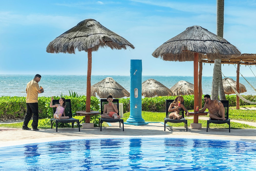 Ocean Coral Riviera Cancun All Inclusive — Swimming pool in Puerto Morelos, Quintana Roo
