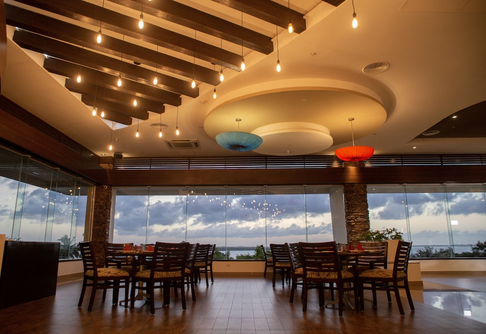 Wyndham Grand Cancun All Inclusive Resort & Villas — Restaurant & bars in Cancun, Quintana Roo