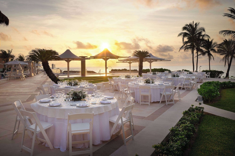 Wyndham Grand Cancun All Inclusive Resort & Villas — Restaurant & bars in Cancun, Quintana Roo