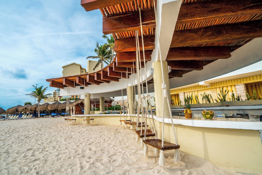 Wyndham Grand Cancun All Inclusive Resort & Villas — Restaurant & bars in Cancun, Quintana Roo