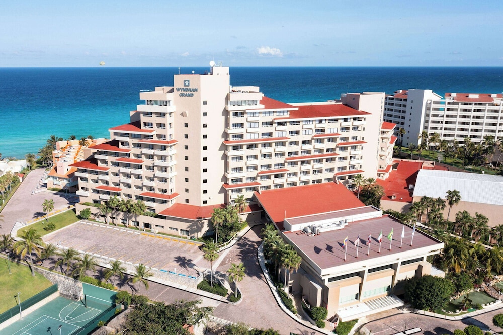Wyndham Grand Cancun All Inclusive Resort & Villas — Hotel building in Cancun, Quintana Roo