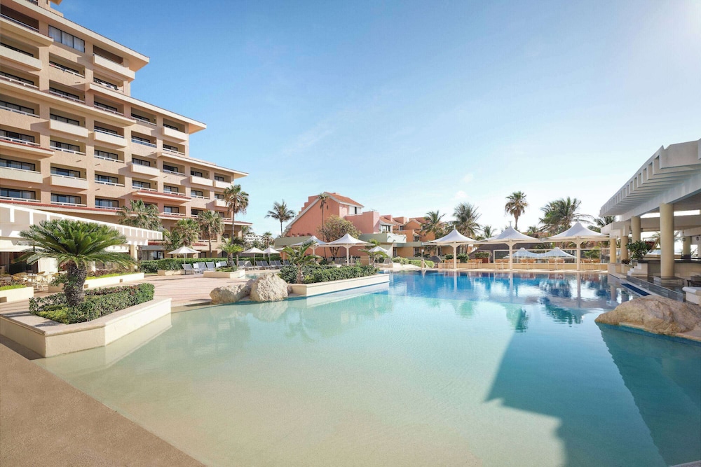 Wyndham Grand Cancun All Inclusive Resort & Villas — Swimming pool in Cancun, Quintana Roo