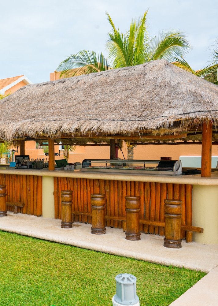 Wyndham Grand Cancun All Inclusive Resort & Villas — Restaurant & bars in Cancun, Quintana Roo