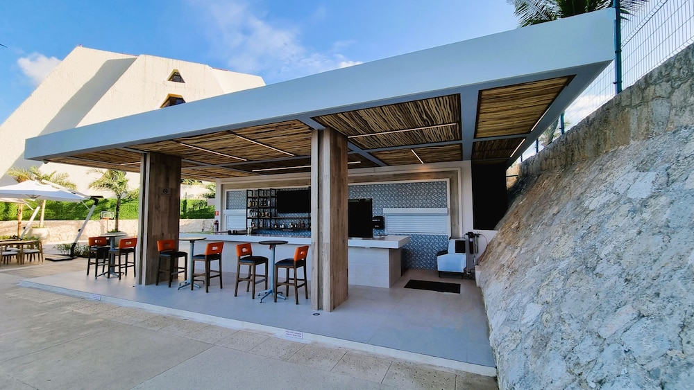 Wyndham Grand Cancun All Inclusive Resort & Villas — Restaurant & bars in Cancun, Quintana Roo