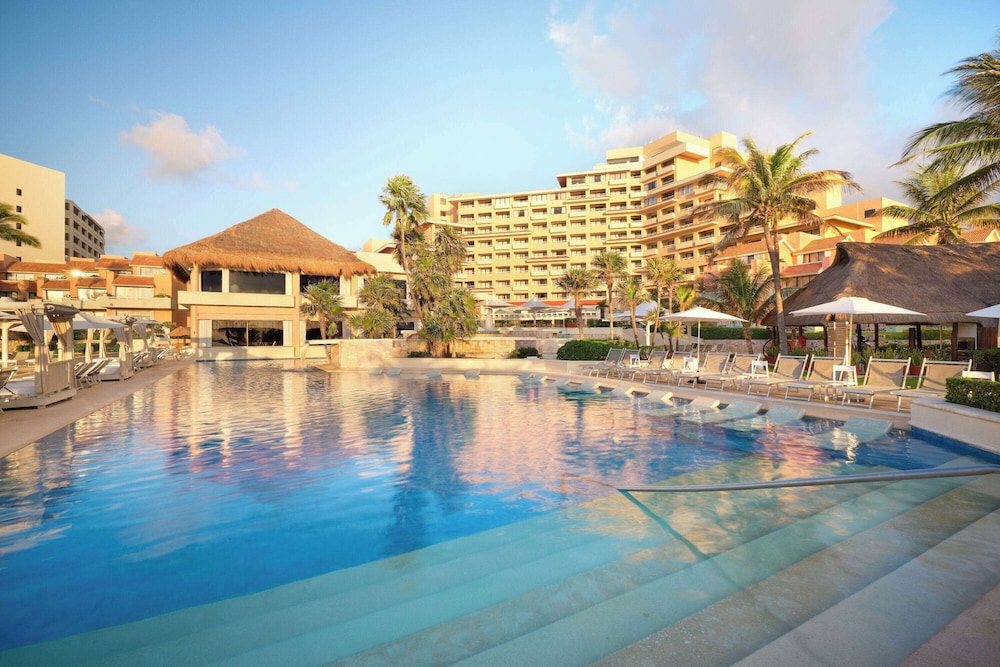 Wyndham Grand Cancun All Inclusive Resort & Villas — Swimming pool in Cancun, Quintana Roo