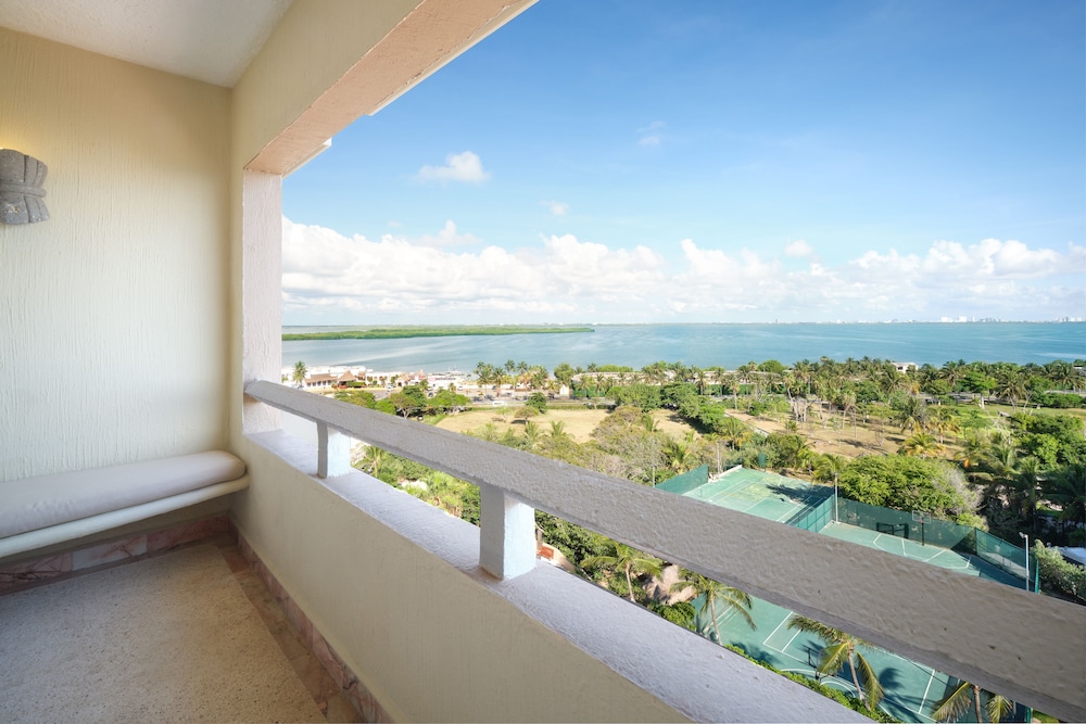 Wyndham Grand Cancun All Inclusive Resort & Villas — Hotel rooms in Cancun, Quintana Roo