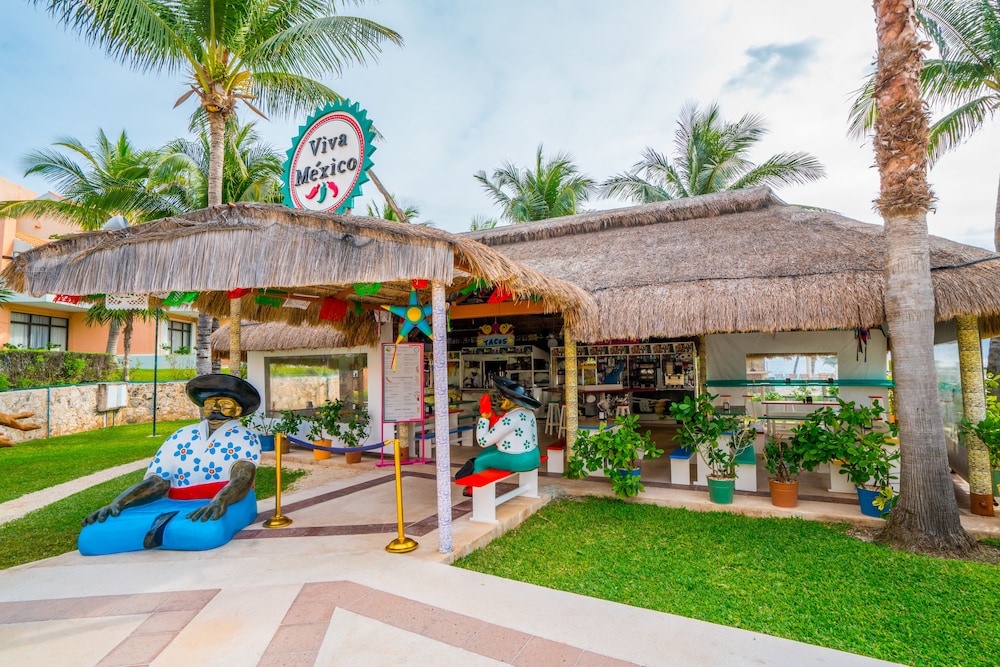 Wyndham Grand Cancun All Inclusive Resort & Villas — Restaurant & bars in Cancun, Quintana Roo
