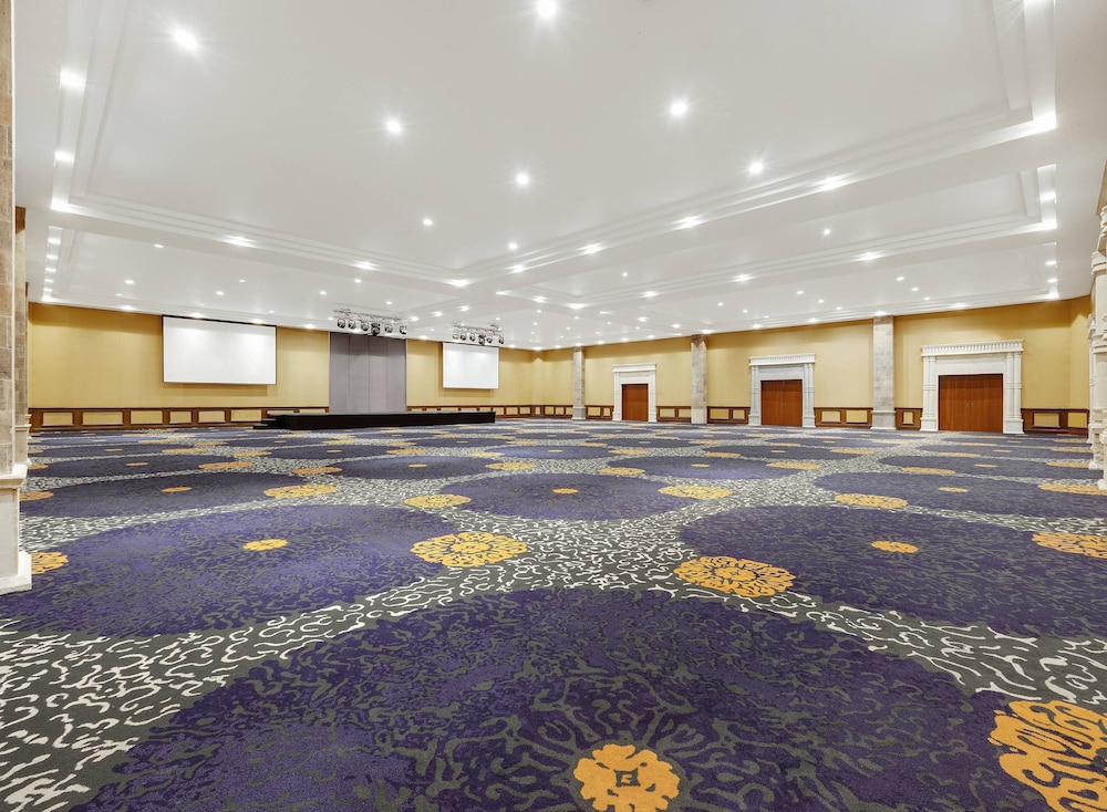 Wyndham Grand Cancun All Inclusive Resort & Villas — Hotel building in Cancun, Quintana Roo